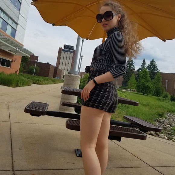 high waisted black plaid shorts - Picture 4 of 5